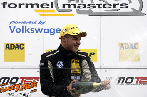 Alessio Picariello oppermachtig; Beitske Visser en Indy Dontje finishen